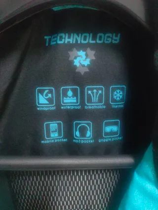 Chaqueta azul y blanca