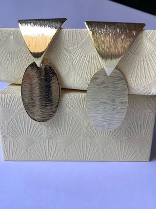 Orecchini design moderno oro