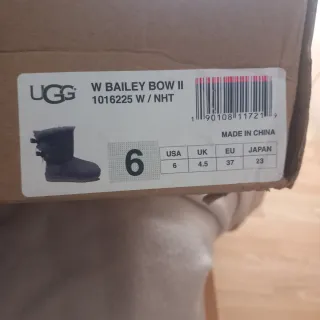 Botas UGG grises con lazo