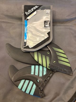 Tabla de surf Slash con funda y quillas Surfboard