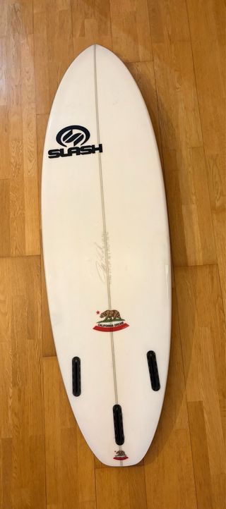 Tabla de surf Slash con funda y quillas Surfboard