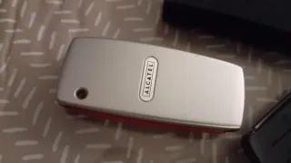 Móvil Alcatel Rojo y Plateado