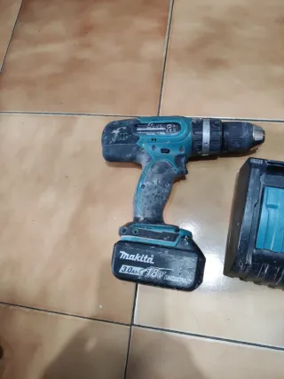 Taladro Percutor Makita DHP453 + Batería cargador