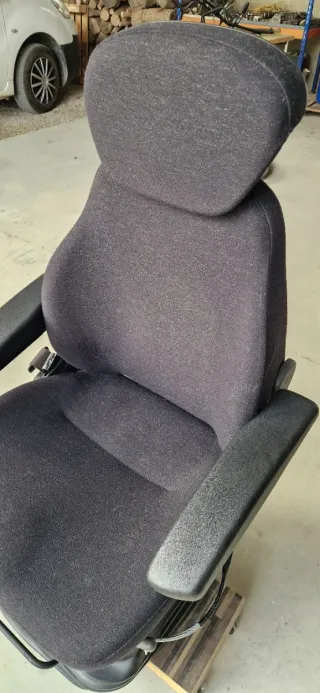 Asiento neumático para excavadora