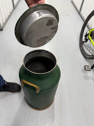 Lechera antigua pintada