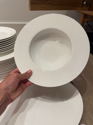 Vajilla de porcelana blanca nueva