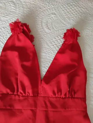 Vestido rojo con flores