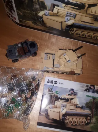 Tanque Militar de Sluban y Coche Volkswagen