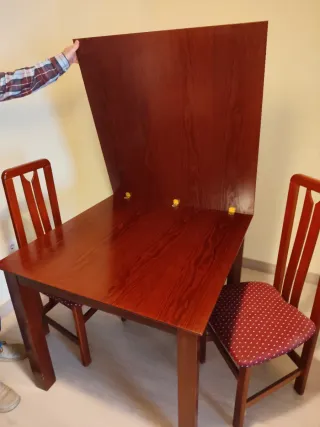 Mesa de comedor con 4 sillas