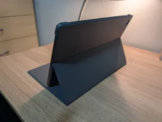 Samsung Galaxy Tab A7 con funda oficial