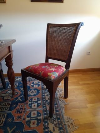 Conjunto de comedor de madera y ratán