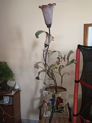 Lampada da terra design floreale