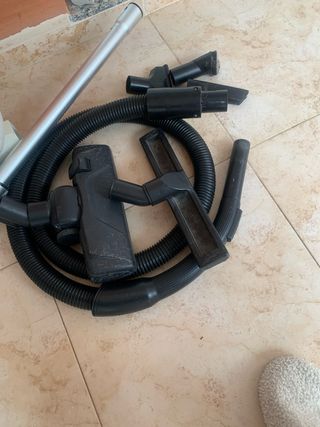 Aspirador AEG ÁTICA sin bolsa ( especial mascotas)