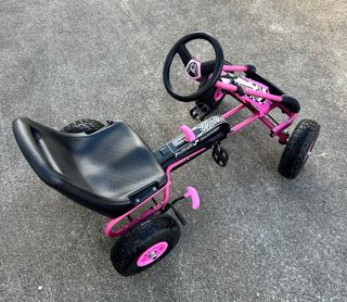 Coche de pedales rosa Bopster 01