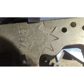 Reloj de sobremesa antiguo de madera