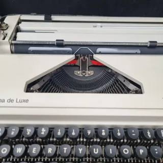 Máquina de escribir AEG Olympia Regina de Luxe
