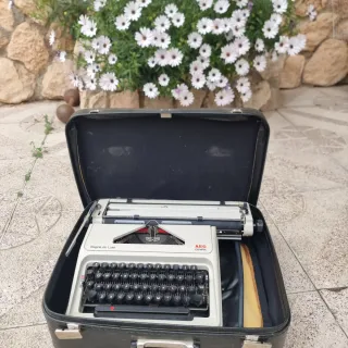 Máquina de escribir AEG Olympia Regina de Luxe