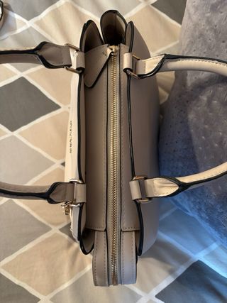 Remate! Precioso Bolso Guess nude poco usado