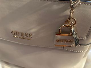 Remate! Precioso Bolso Guess nude poco usado