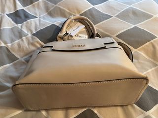 Remate! Precioso Bolso Guess nude poco usado