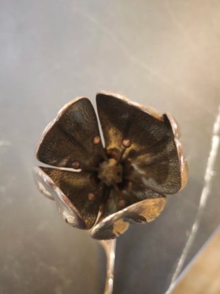 CENICERO VINTAGE EN FORMA DE FLOR DE LOTO DE BRONC