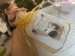 Pendientes elegantes morados uva y dorados