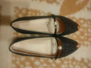 Zapatos negros brillantes talla 37