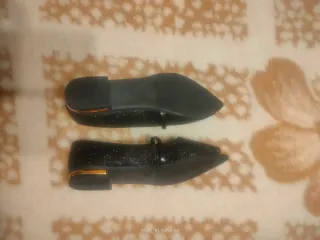 Zapatos negros brillantes talla 37