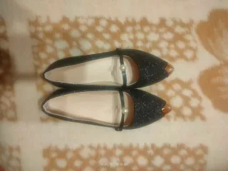 Zapatos negros brillantes talla 37