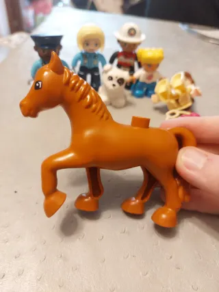 Lego Duplo, Set di personaggi e cavallo