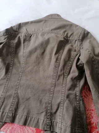 Sahariana Stradivarius verde militar Talla S