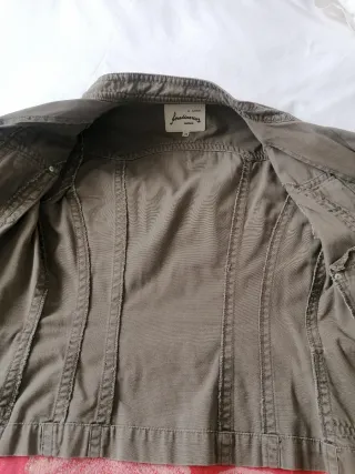 Sahariana Stradivarius verde militar Talla S