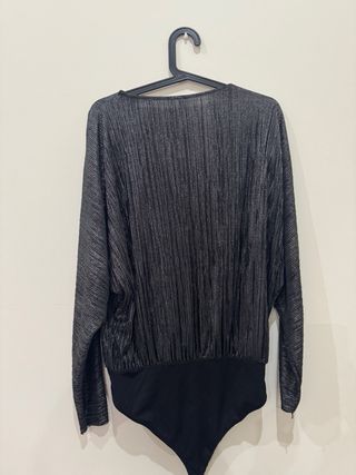 Body negro brillante manga larga