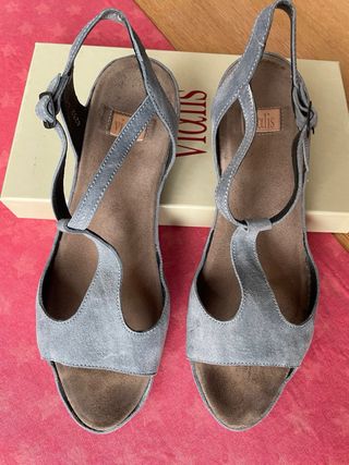 Sandalias Vialis grises de tacón