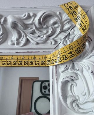 Espejo de pie blanco (vestido no incluido)