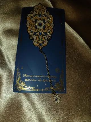 Marcador de libros vintage dorado con cadena
