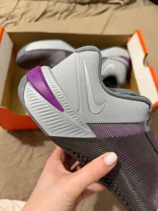 Nike Metcon 10 grigio/viola