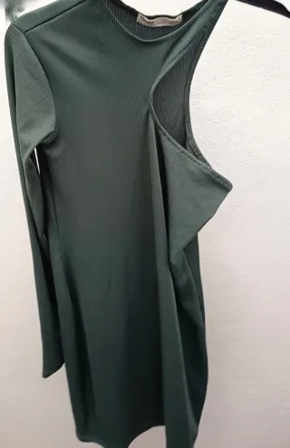 Vestido Pull and Bear verde con corte