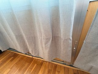 Cortinas azules y grises