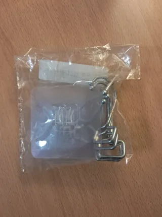 5 Ganchos acero inoxidable con adhesivo.