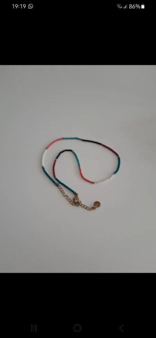 Collana con perline colorate