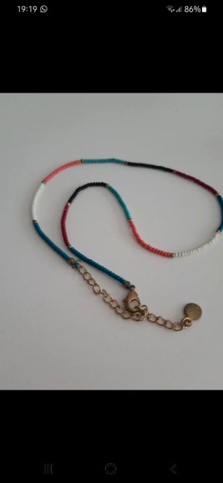 Collana con perline colorate
