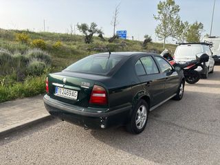 Skoda Octavia año 2000 1.6 gasolina 180.000 km