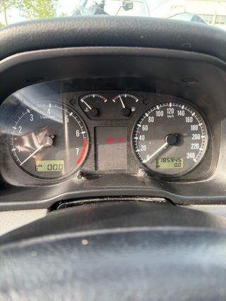 Skoda Octavia año 2000 1.6 gasolina 180.000 km