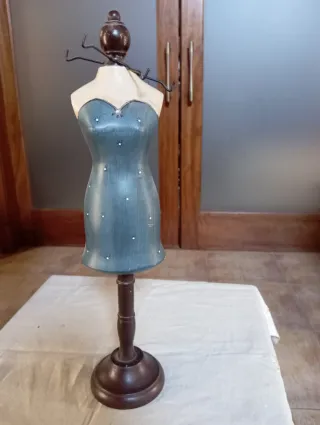 Colgador Vintage Joyas Maniquí Vestido