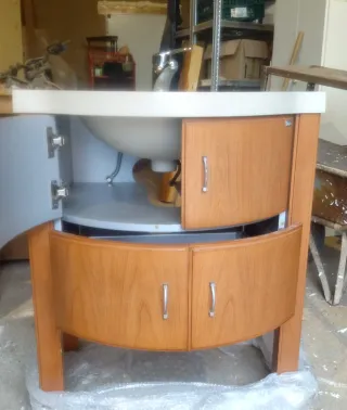 Mueble de lavabo con espejo y vitrina