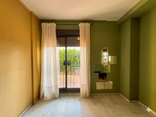 Bajo con jardín y amplia plaza de garaje