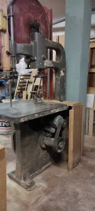 Sierra de cinta para carpintería.