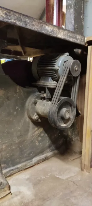 Sierra de cinta para carpintería.