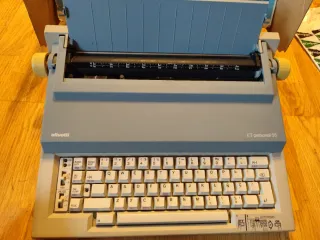 Máquina de escribir Olivetti ET Personal 55
